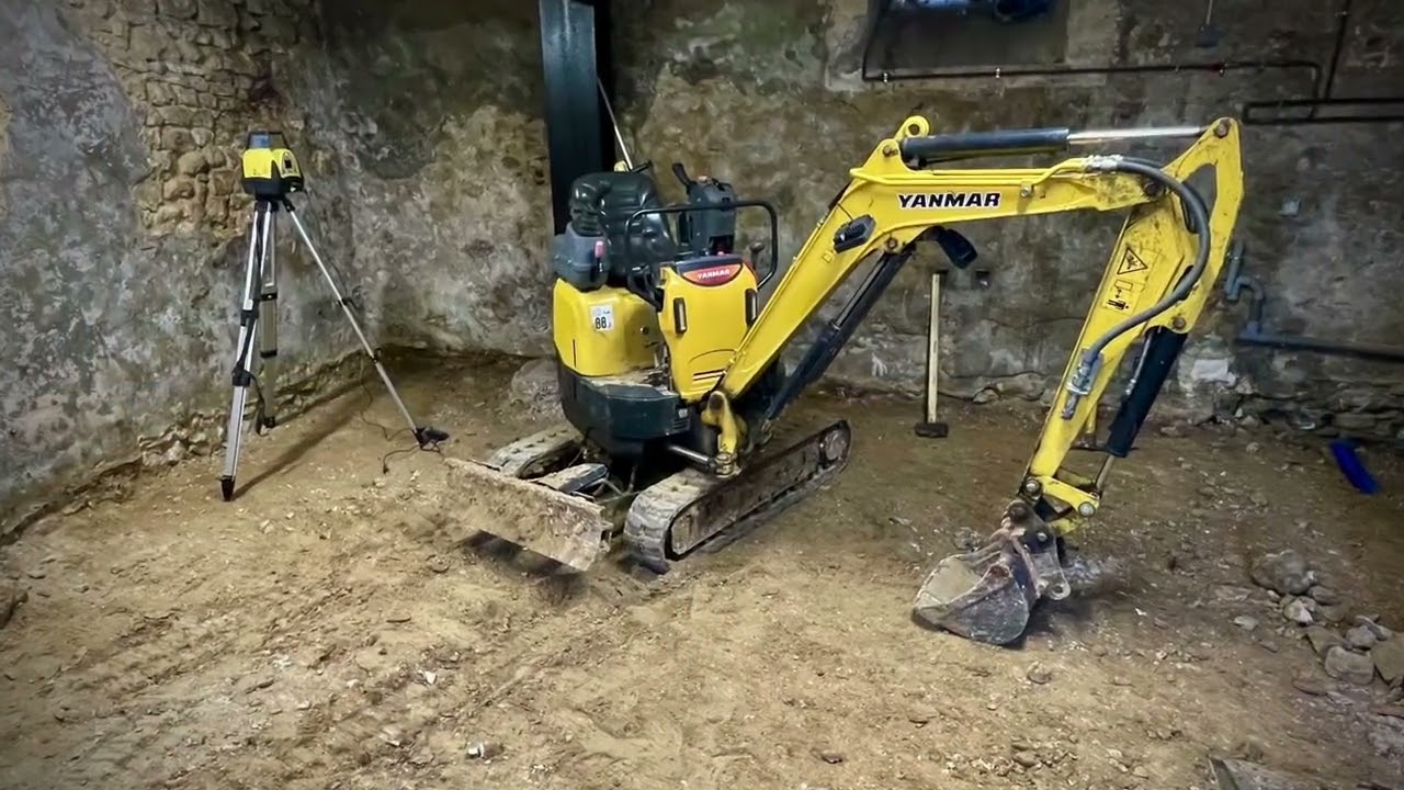 Terrassement D&eacute;caissement sous sol micro-pelle VIO12