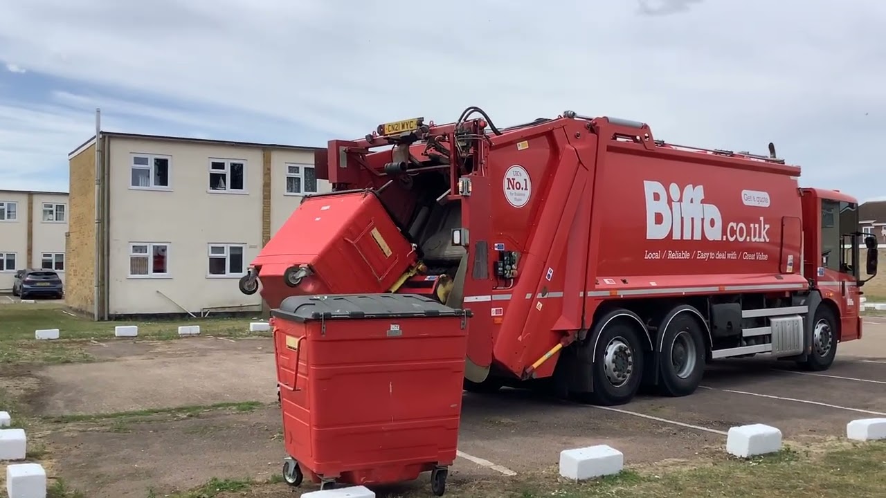 Biffa Bin lorry emptying Bins at Bermuda Holiday park Hemsby WYC part 3
