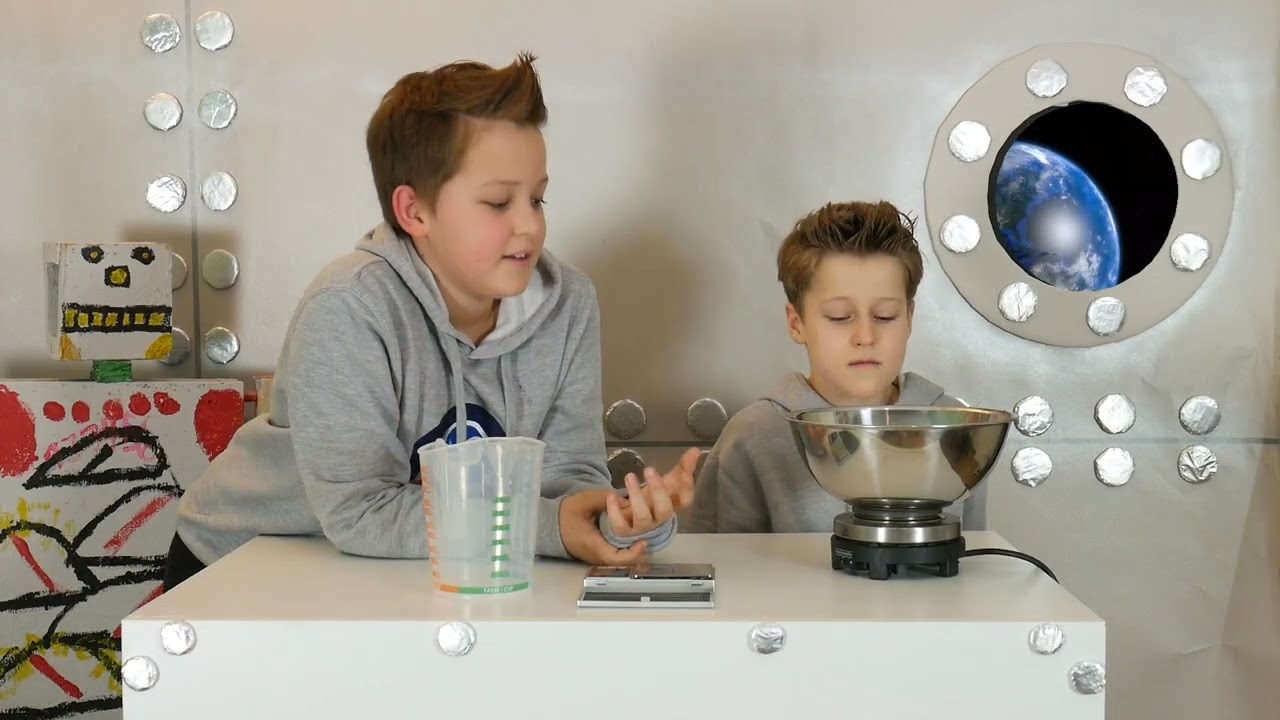 Salzgewinnung durch Verdunstung von Meerwasser. Einfaches DIY-Experiment. Salzkonzentration messen.