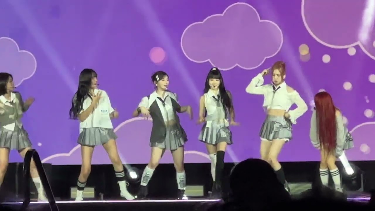 STAYC (스테이씨) - Teddy Bear | 240728 | KCON STAGE | KCON LA 2024 | 4K Full Fancam (직캠)