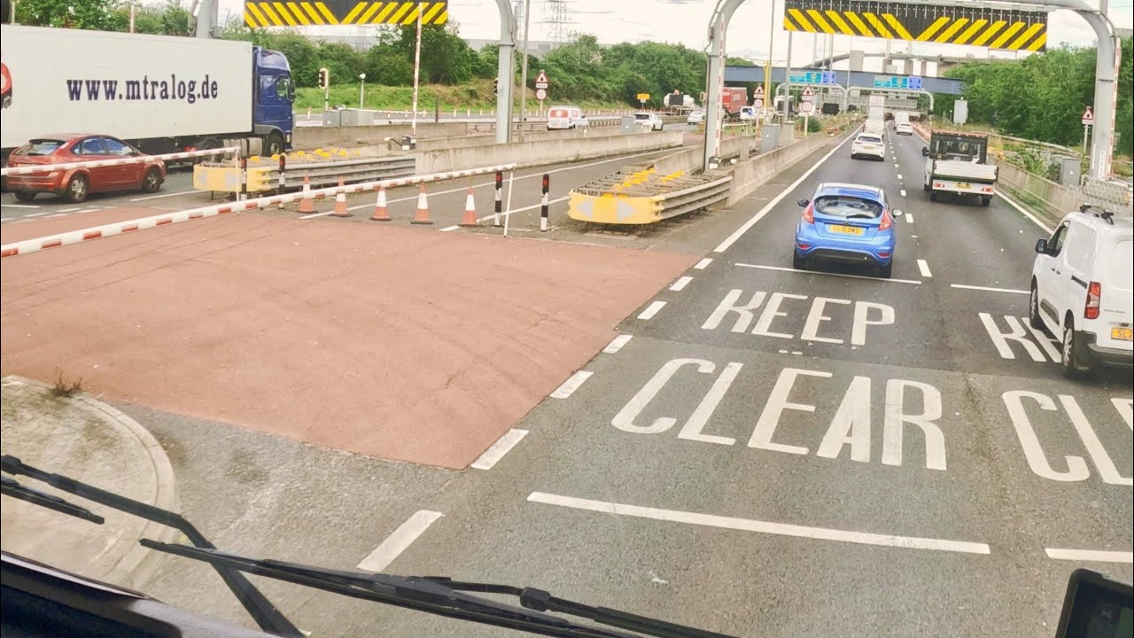 Short drive transporting a double decker curtain side trailer from South London to Basingstoke