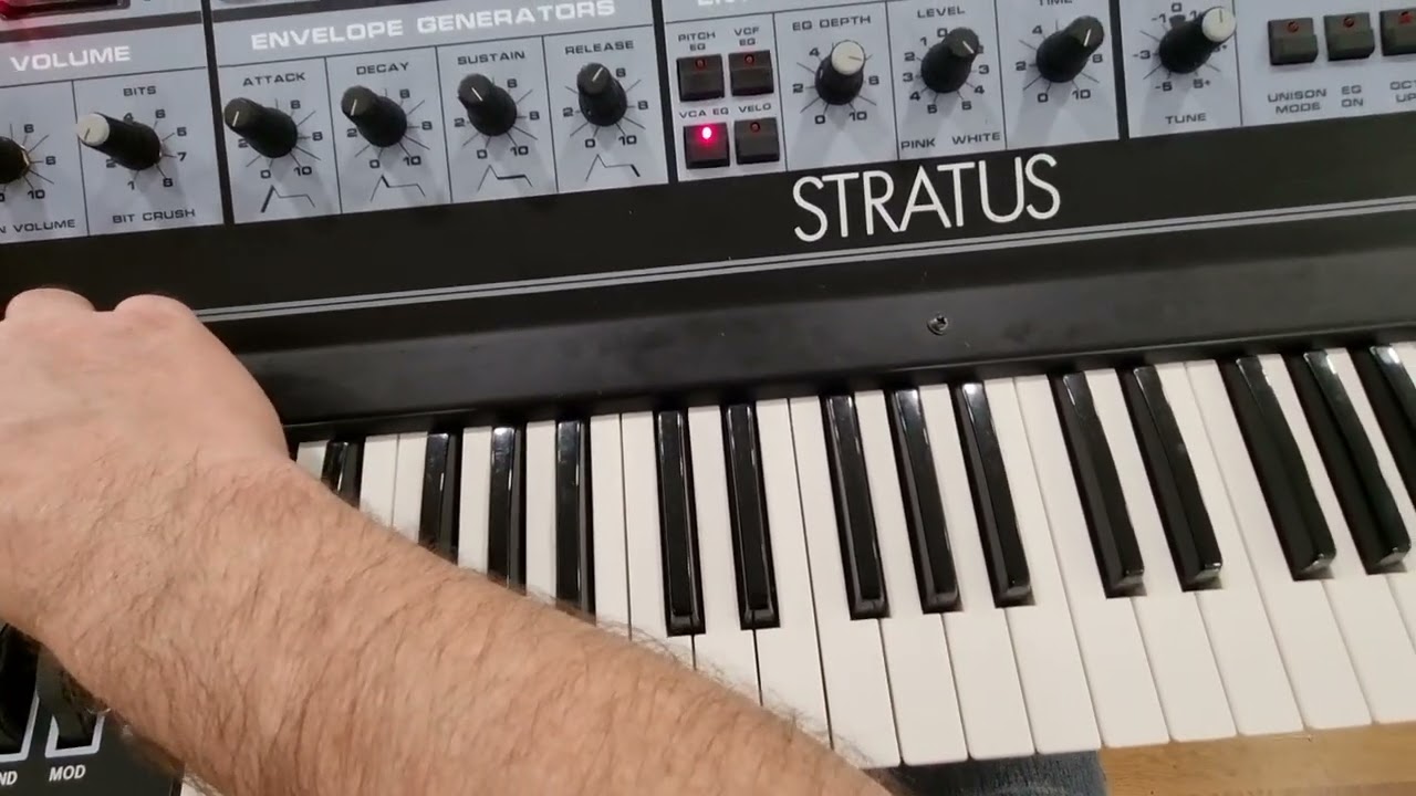 VCDO based Polysynth in a Crumar Stratus case