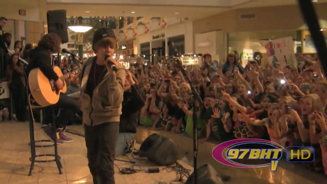97 BHT - Justin Bieber - Live Inside The Mall At Steamtown