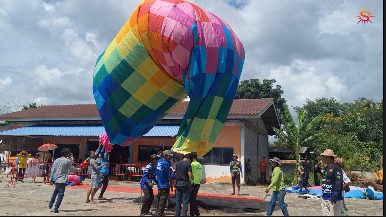 [4K] ยิ่งใหญ่อลังการ! การแข่งขันโคมลอยใหญ่ยักษ์ วันออกพรรษา 2567 | Thai Balloon end of Buddhist Lent