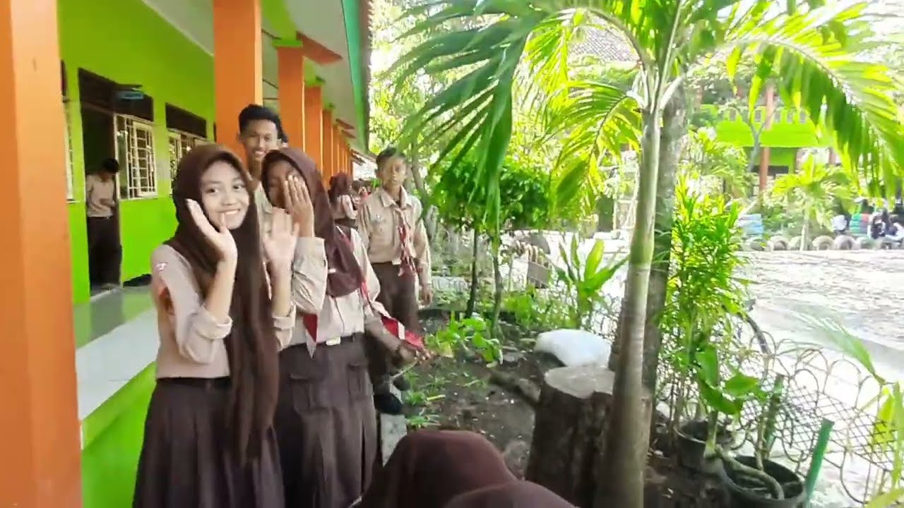 Kegiatan Rutin Jumat Bersih SMPN 2 Purwodadi