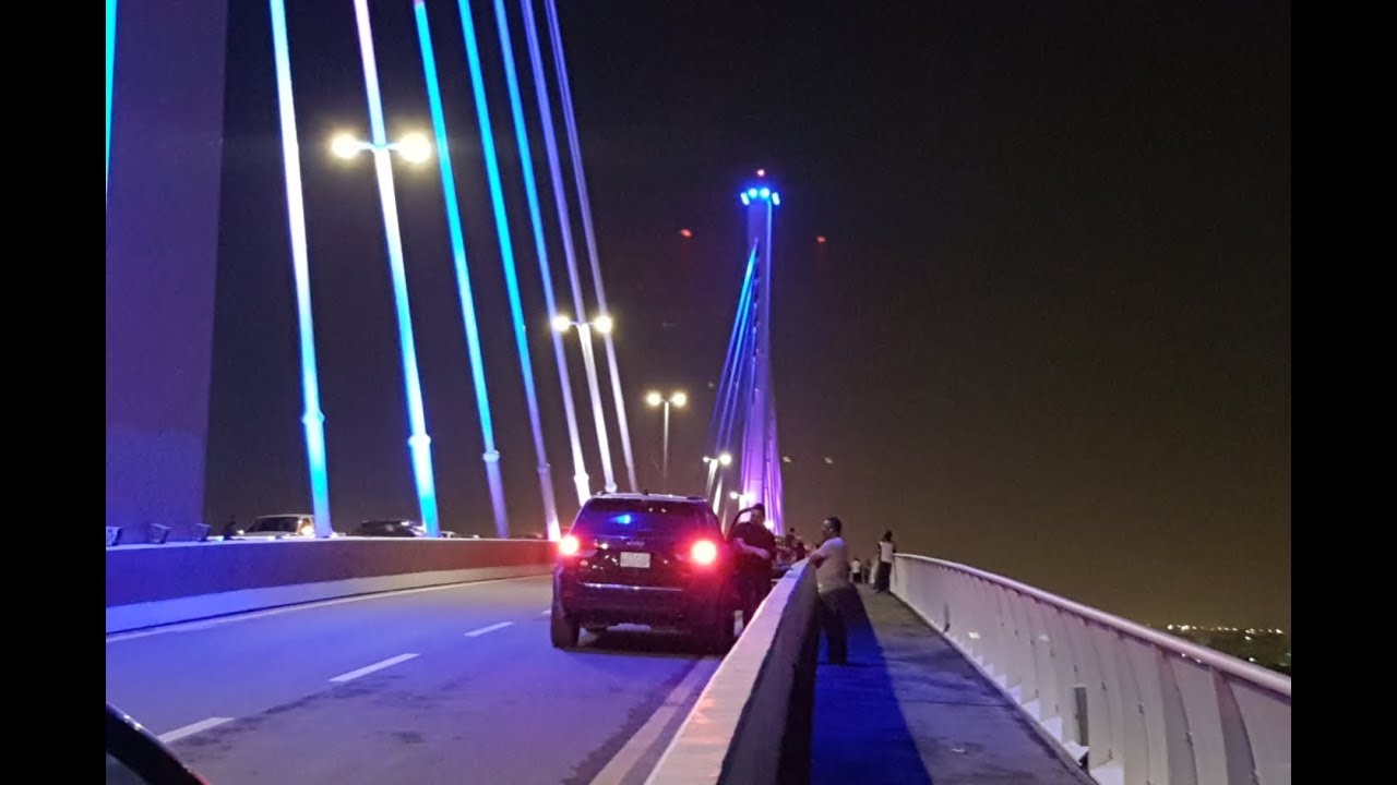 جسر البصرة المعلق ليلا وتوافد العوائل إليه | Bridge Basra the pending at night