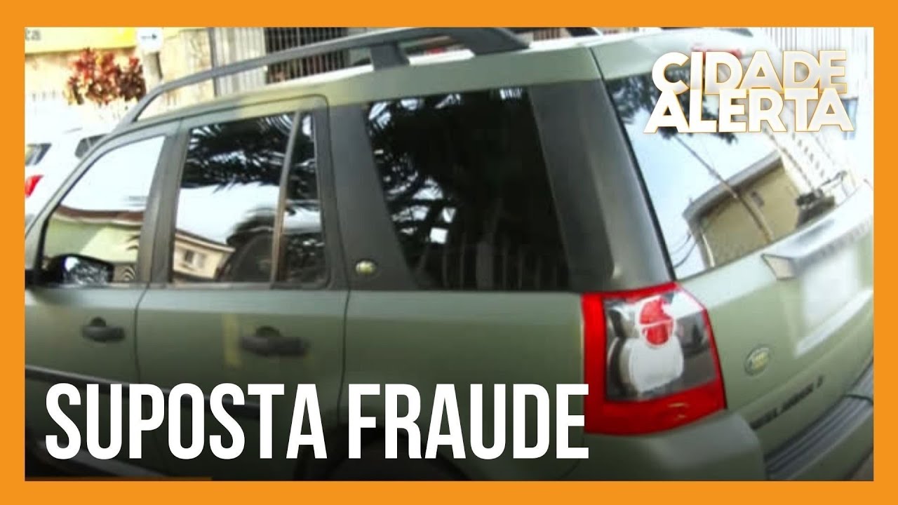 Mulher compra carro com problemas em agência e suspeita de fraude na documentação