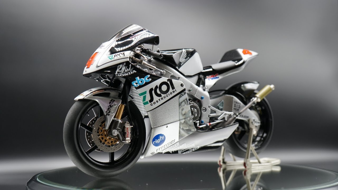 Hasegawa 1/12 Scale Honda RS250RW '2009 WGP250 Champion' 카울 조립 Part 3.