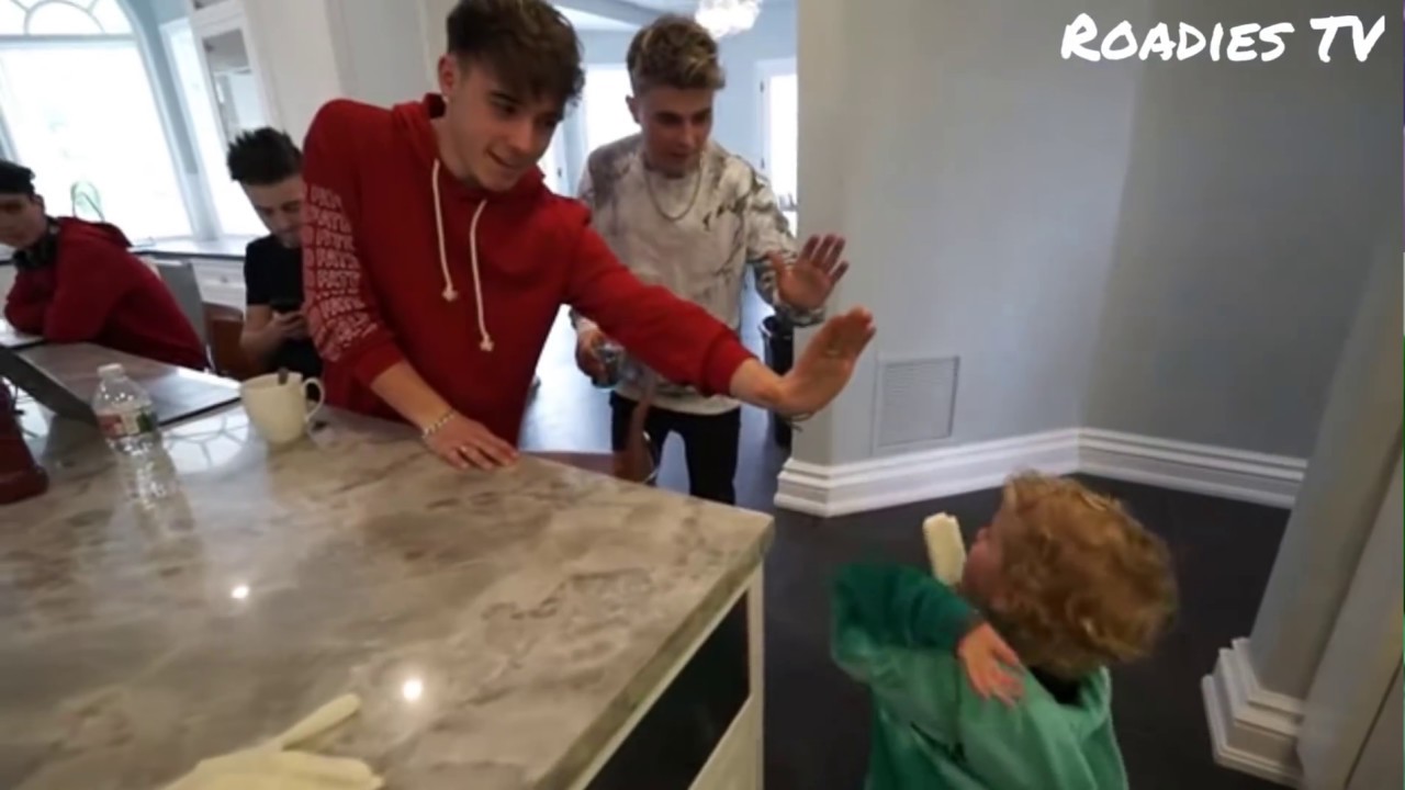 Roadtrip with mini Jake Paul - Team 10
