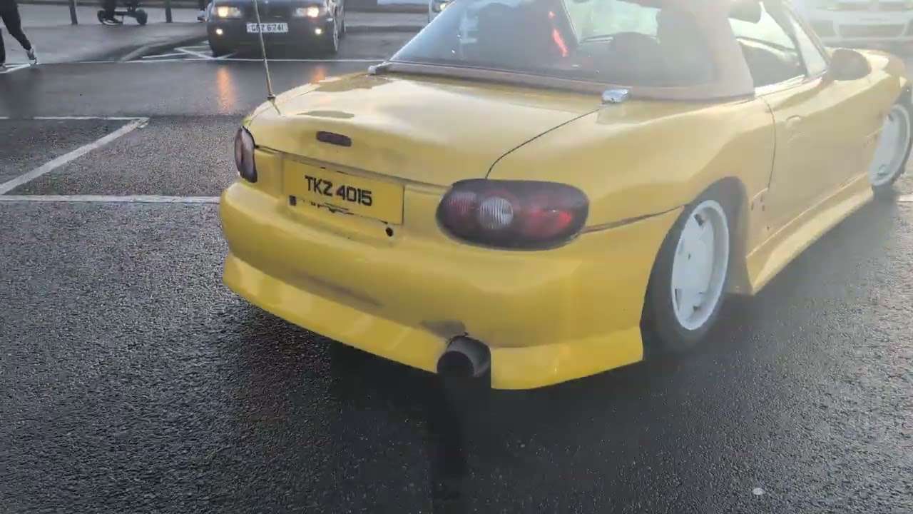 Mazda Miata backfireing 