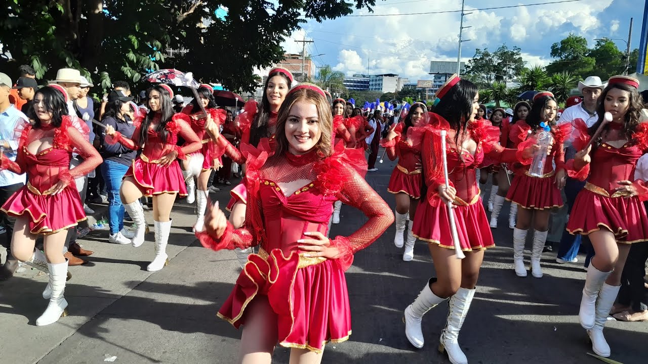 Palillonas Liceo Católico Santa Maria 🥰👏 desfiles patrios 2024 #palillonas #cachiporristas #desfile