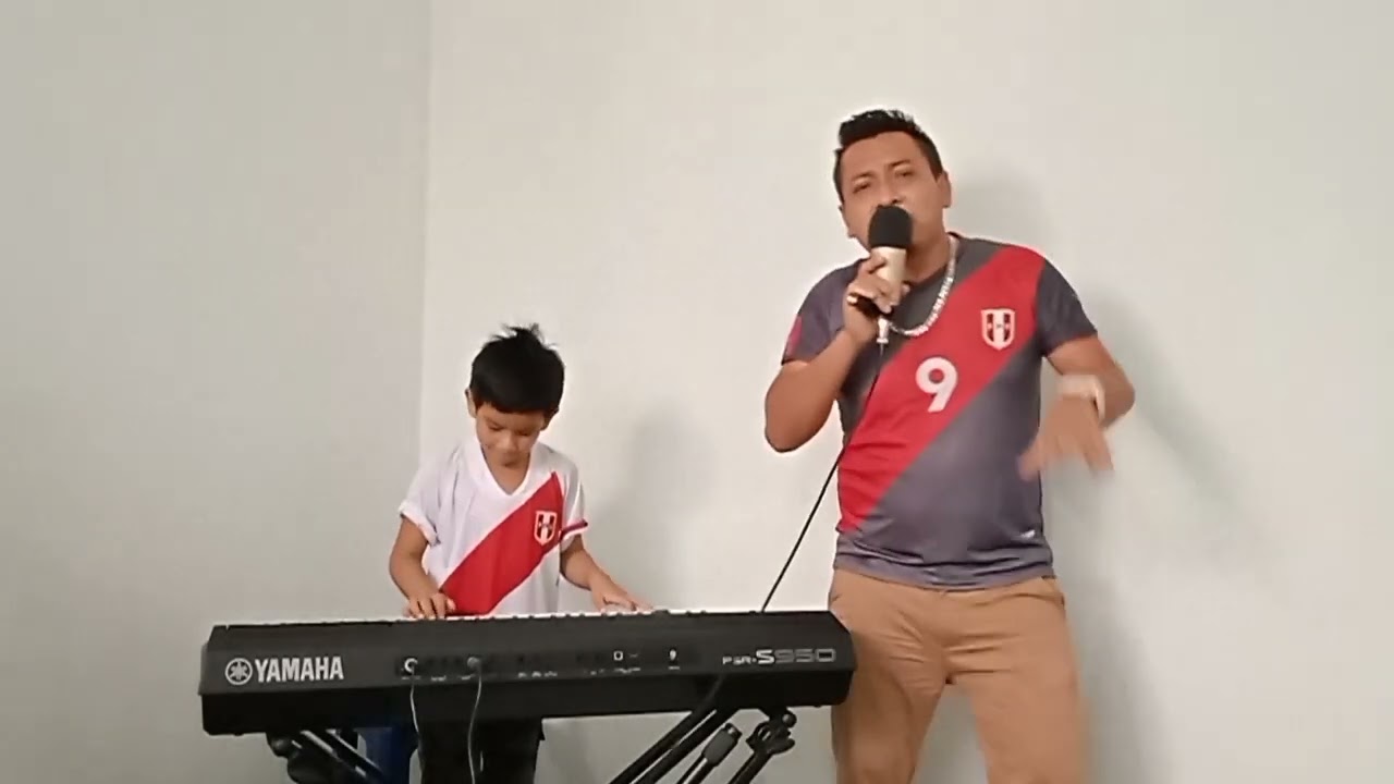 EDIBAND DE IQUITOS No Hay Masssss, mi hijo demostrando su talento en los teclados