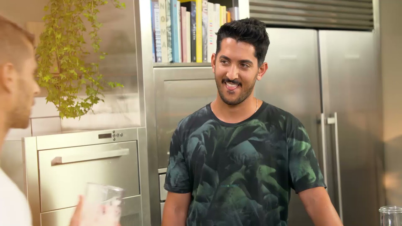 השפים יחי זינו ומידן סיבוני עם מתכון מיוחד להום מייד פיתה טורו וטחינה יוגורט