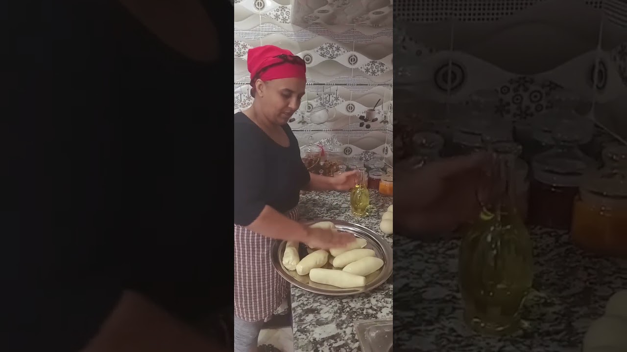مرحبابكم بنات انا ليوم محضرت المسمن معجون بلفينو وفرس ومكرس بزبدة