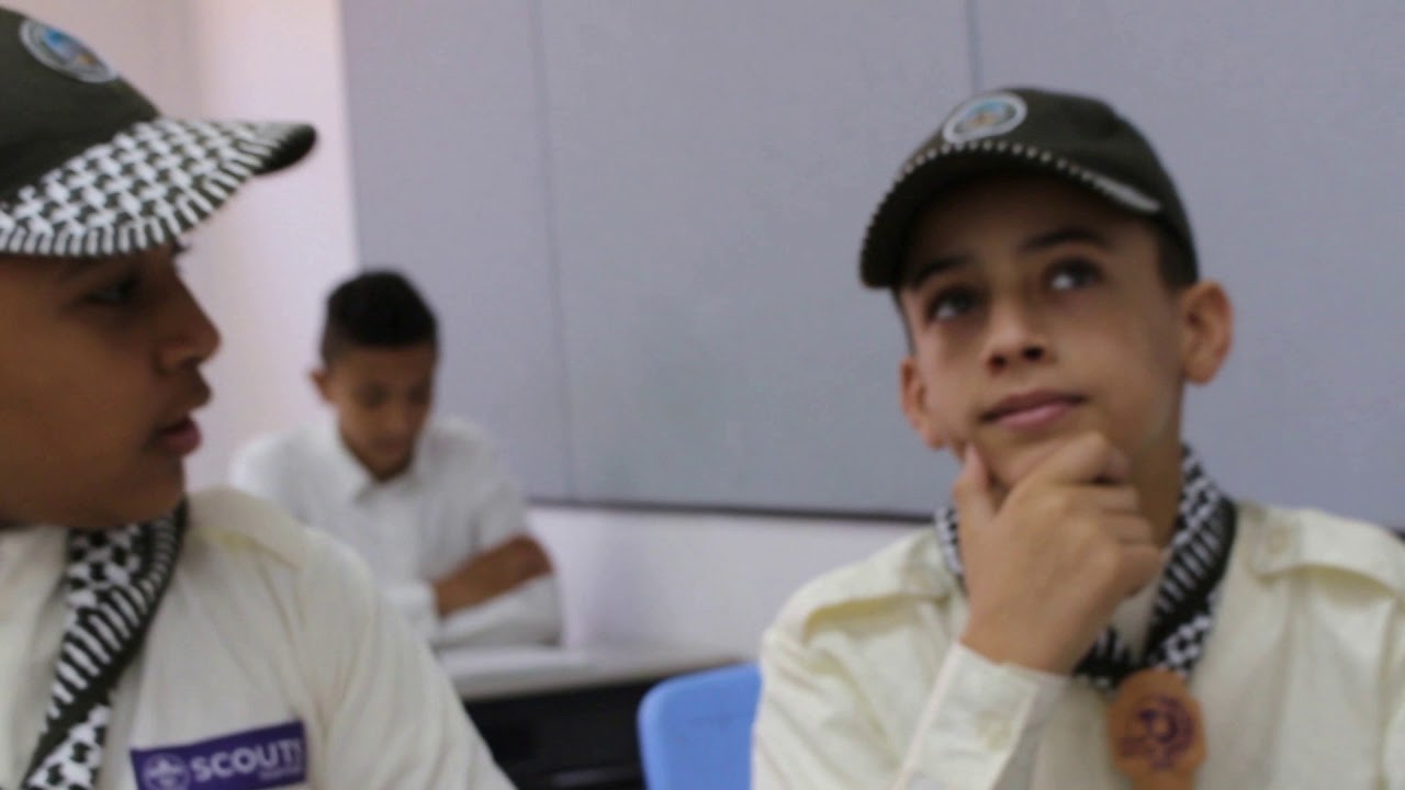 مشهد تمثيلي للمحافظة على البيئة وحمايتها لكشافة متوسطة جابر بن عبدالله الأنصاري بالأحساء