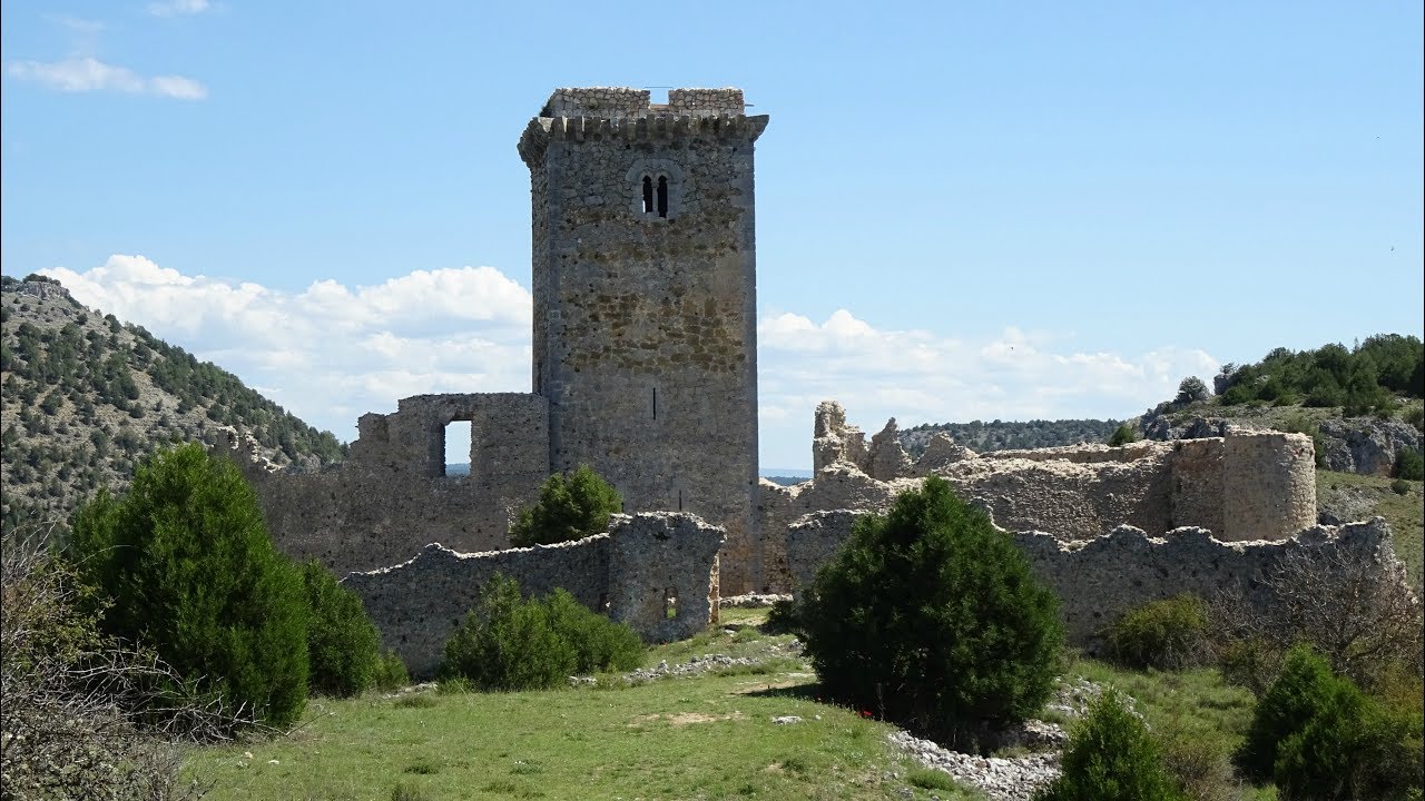 Explorando Castillo de Ucero (Soria)
