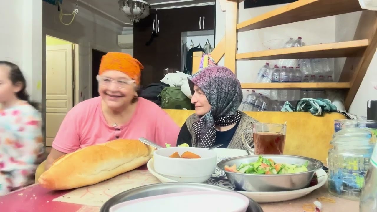 #ÇOK ÜZGÜN#HEP AĞLADI#TAVUKLU PİLAV#ÇİĞ KÖFTE#SARMA#SALATA#KABAK TATLISI#ÇİLEK#8/2/2025#