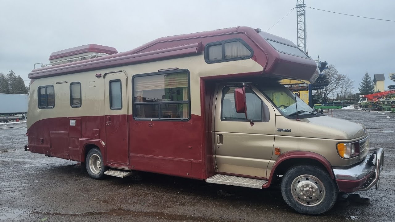 Camper w którym wybuchł silnik...