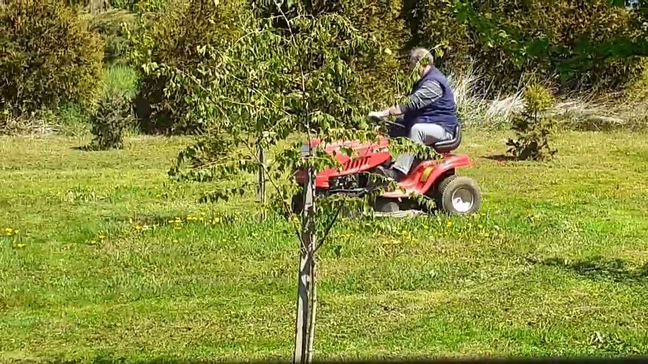 MTD 96 LAWN TRACTOR  riding