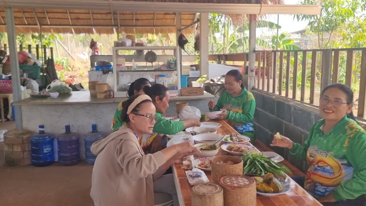 มื้อนี้ใครเลี้ยง..กินแซ่บส้มตำปลาร้านัว.ข่าวดีใครจะมาอยู่วังปู่..