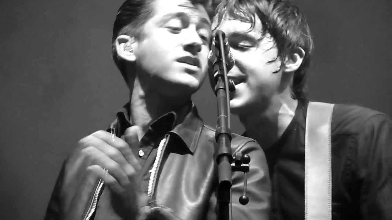 The Last Shadow Puppets "Standing next to me" @ Olympia Paris [03.02.2012]