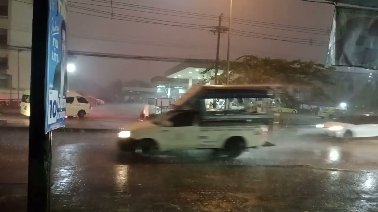 ฝนตกหนักมากสนามบินน้ำ จังหวัดนนทบุรี
