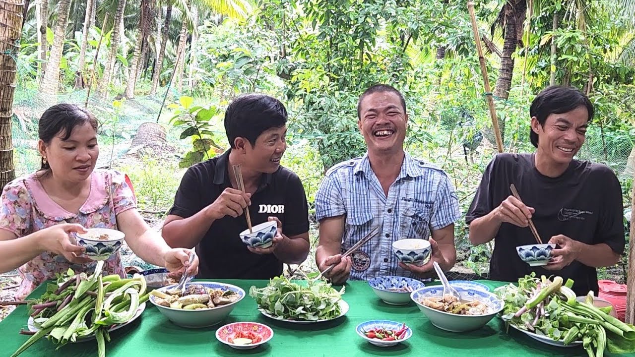 Xua Tan Phiền Muộn với Những Nụ Cười Sảng Khoái Cùng Món Gà Kho Mắm Chấm Rau Vườn|TKQ & Family T1474