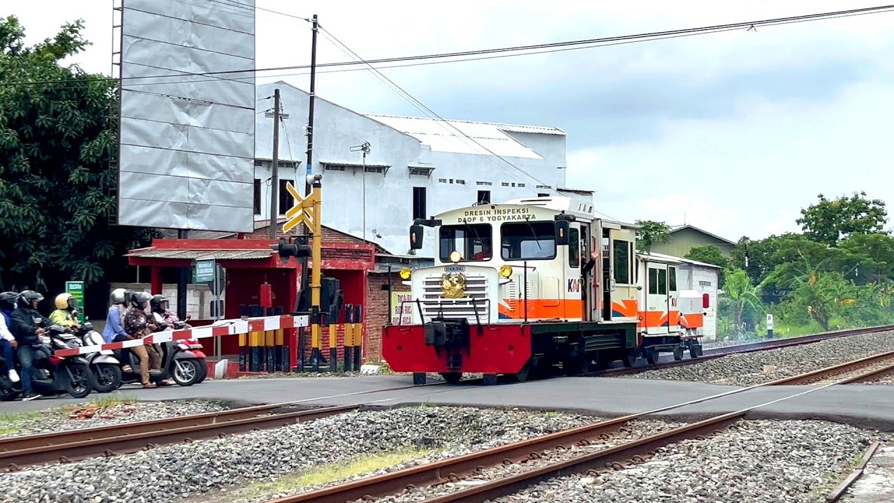 KERETA API PANJANG ‼️ LOKOMOTIF RnB TOP KOMPILASI  MENEMUKAN 8  KERETA API FULL NGEBUT DITIKUNGAN