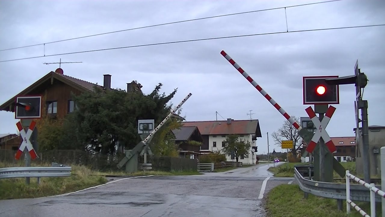 Spoorwegovergang Bad Aibling (D) // Railroad crossing // Bahnübergang