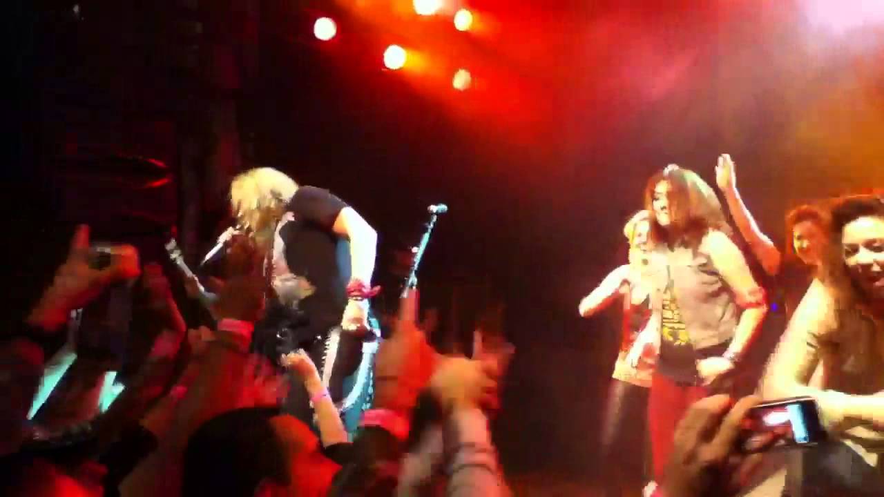 Steel panther (17 girls in a row)