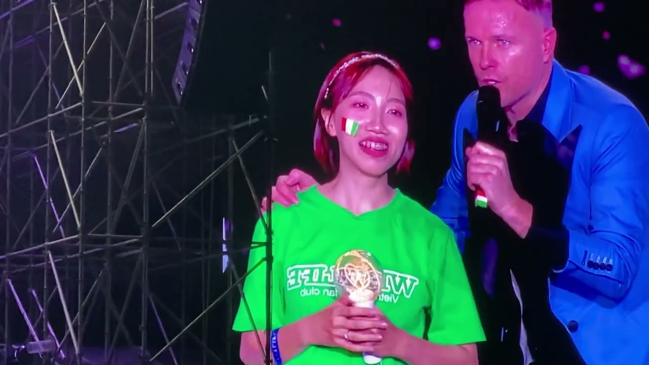 SHOW 2 WESTLIFE SINGS WITH A LUCKY LADY - WESTLIFE THE WILD DREAM TOUR IN VIETNAM (22/11/2023)