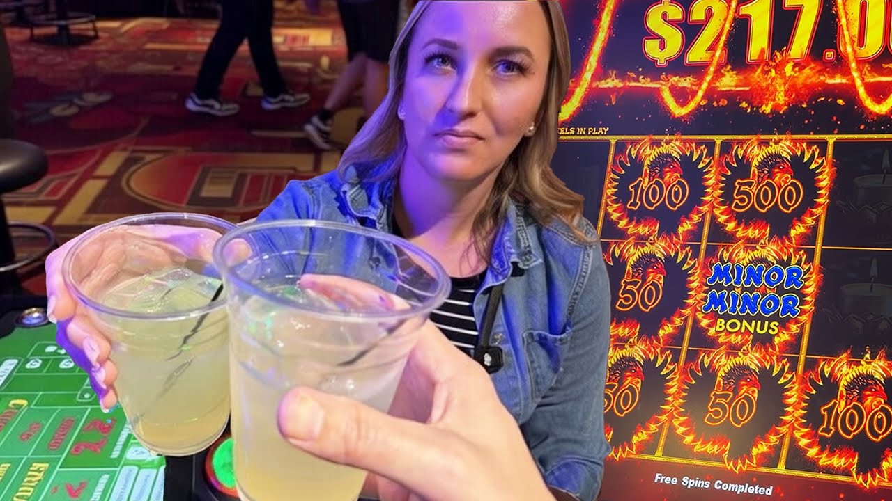 OUR VEGAS TRIP STARTS IN DOWNTOWN! - January 2026 Las Vegas Vlog - Day 1