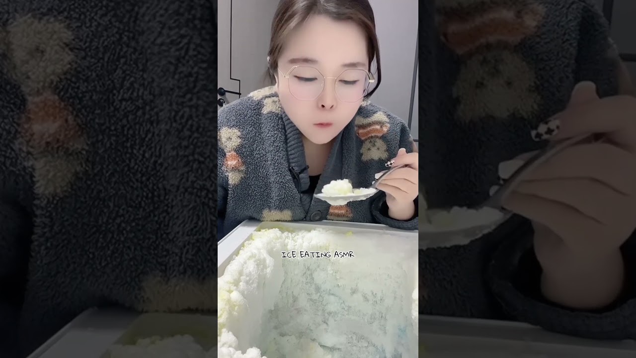 Fridge ice scraping and eating whit big bites 🤤 #asmr #gefrierfrost #buzasmr