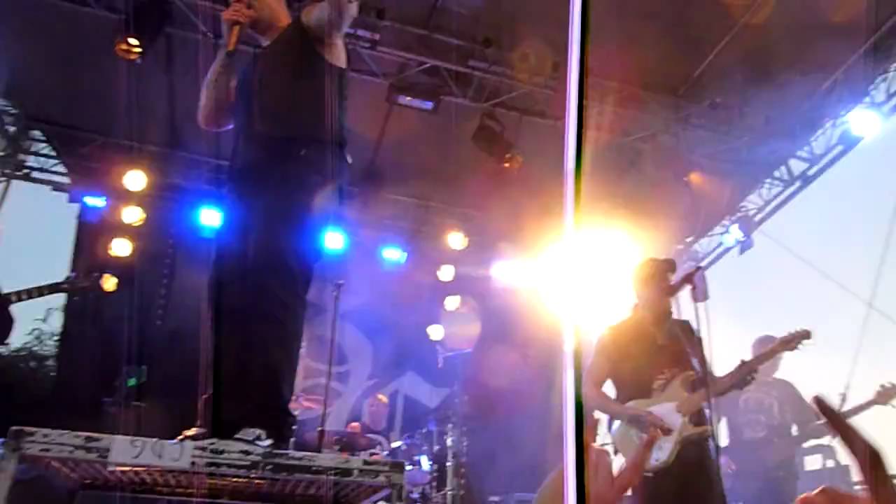 Good Charlotte - Dance Floor Anthem & I Just Wanaa Live @ LaPlage du Glaz'art le 07 07 10 [HD]