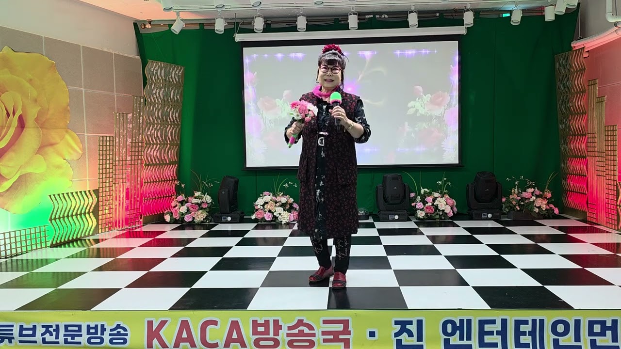 단장가수박금희 금희 스튜디오  🎤 부초같은인생 원곡 김용임 구독좋아요 감사합니다 🎀 