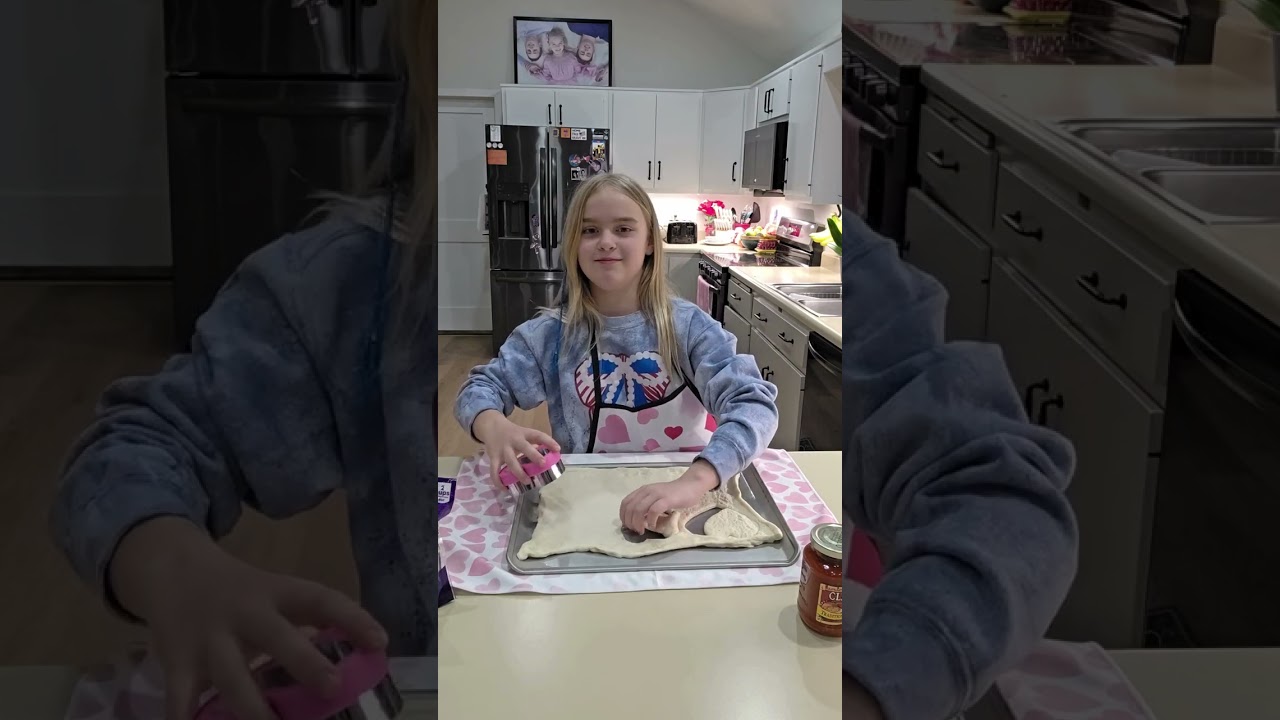 Make Heart Shaped Pizzas with Me!!!❤️🍕