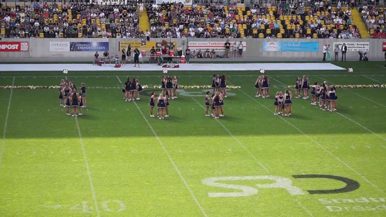 Dresden Monarchs Cheerleader im Glückgasstadion am 22.06.2013