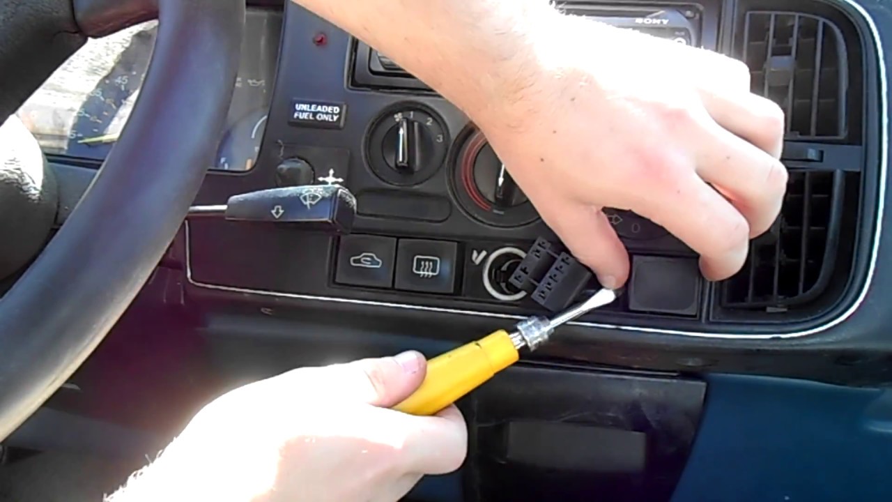 How to Remove The Instrument Cluster - Saab 900 Turbo