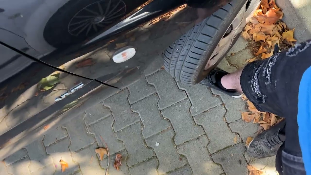 BEST FEET CRUSH 3! She didn't care that my feet were under the wheels of the car. Suzuki Ignis 955kg