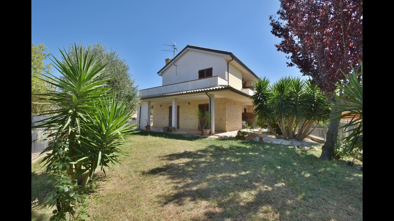 CASA INDIPENDENTE CON GIARDINO, GARAGE E VISTA MARE