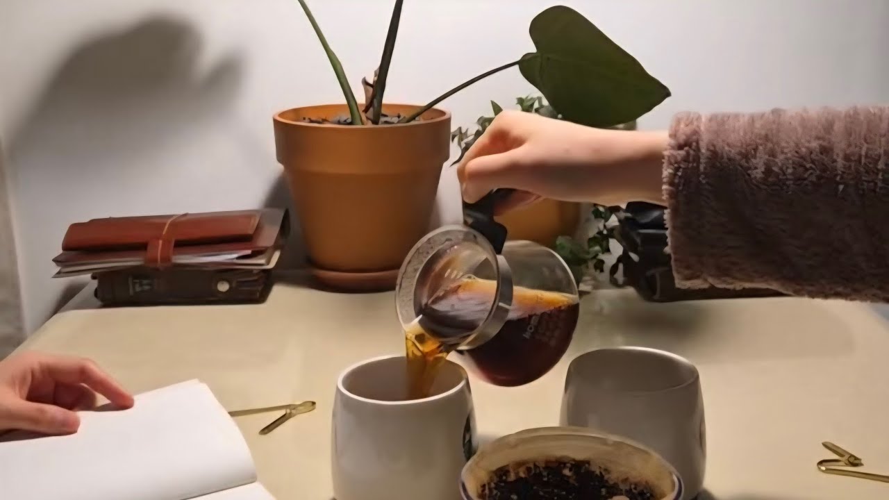 출근 전, 📚 독서와 ☕️ 커피타임 함께해요.🤍