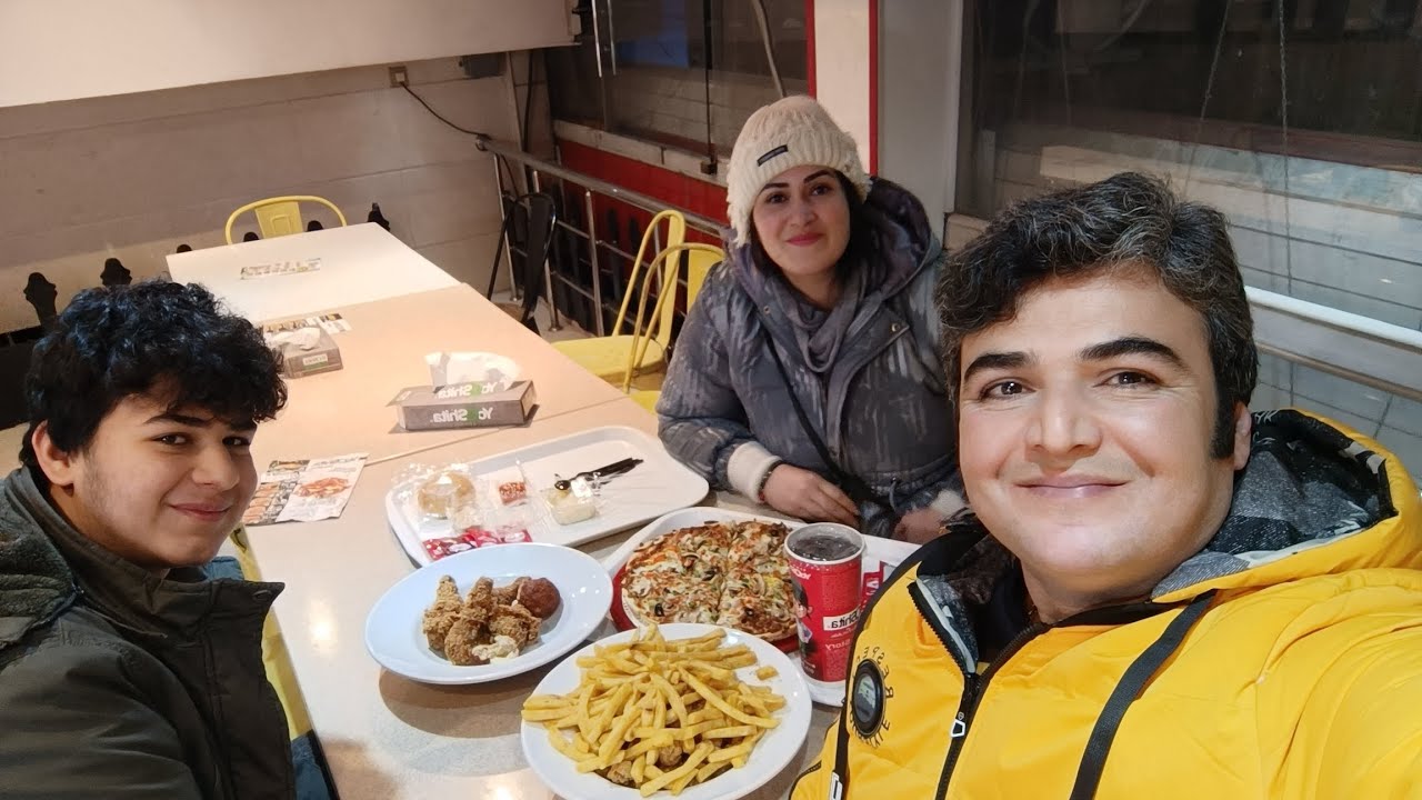 شام و شبگردی در رشت همراه با خاطره صحنه دار من از کودکی در همین خیابان شهر رشت