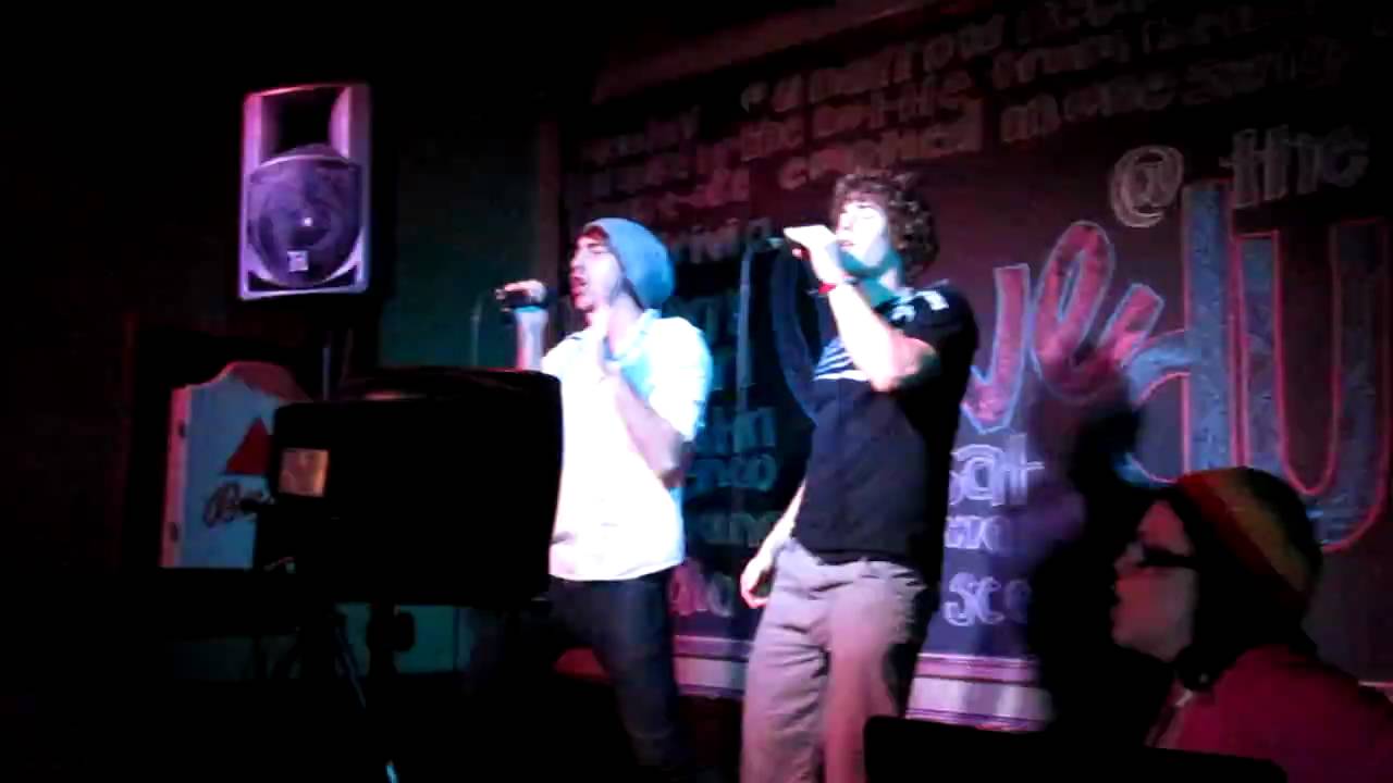 Alex and Zack sing Journey