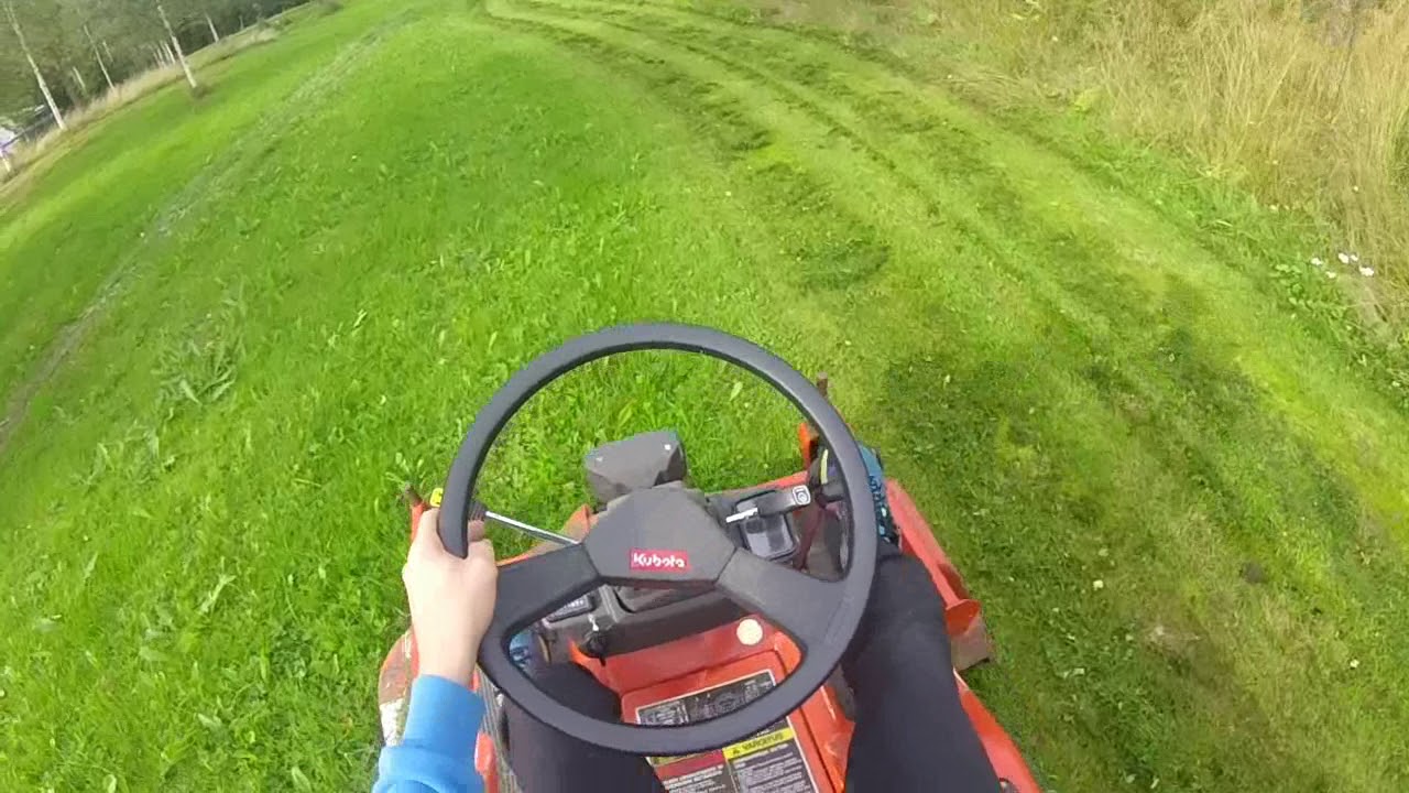 Kubota f1900 nurmikon leikkuuta ja höpöttelyä alussa ja lopussa