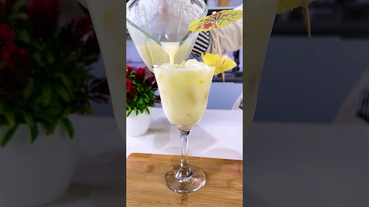 Essa receitinha de Pi&ntilde;a colada &eacute; sensacional! #drink #receitas #bebidas