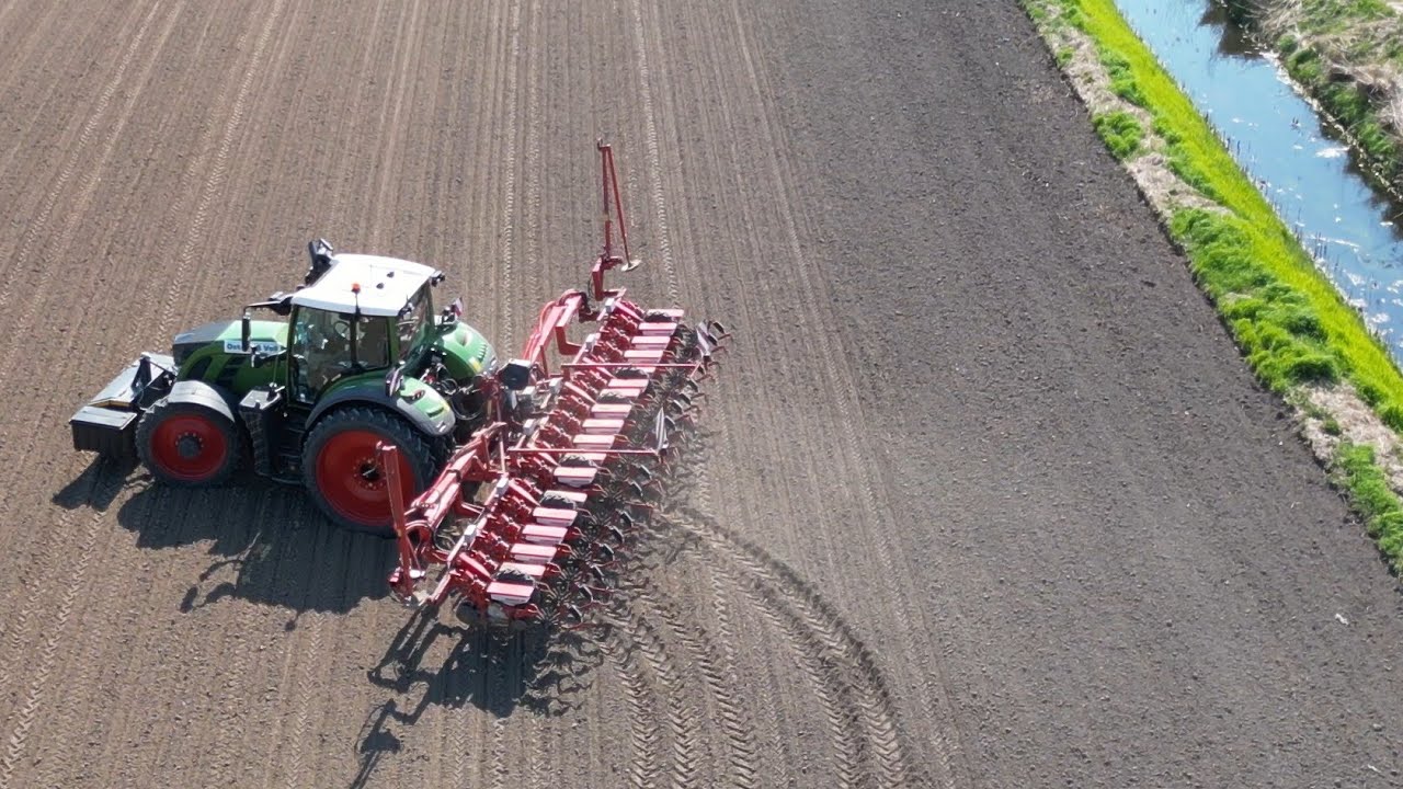 FENDT 724 mit KVERNELAND MONOPILL SE am Rüben legen / OSTERS & VOß / 4K