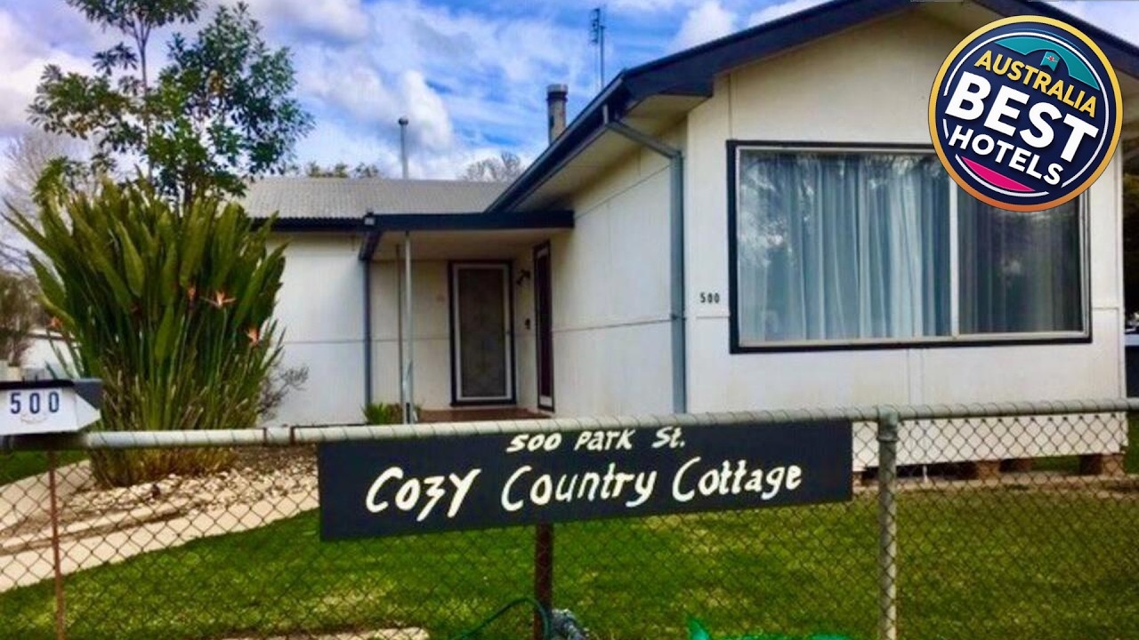 Cosy Country Cottage with AirCon | Hay, Australia | Hotel Review ⭐
