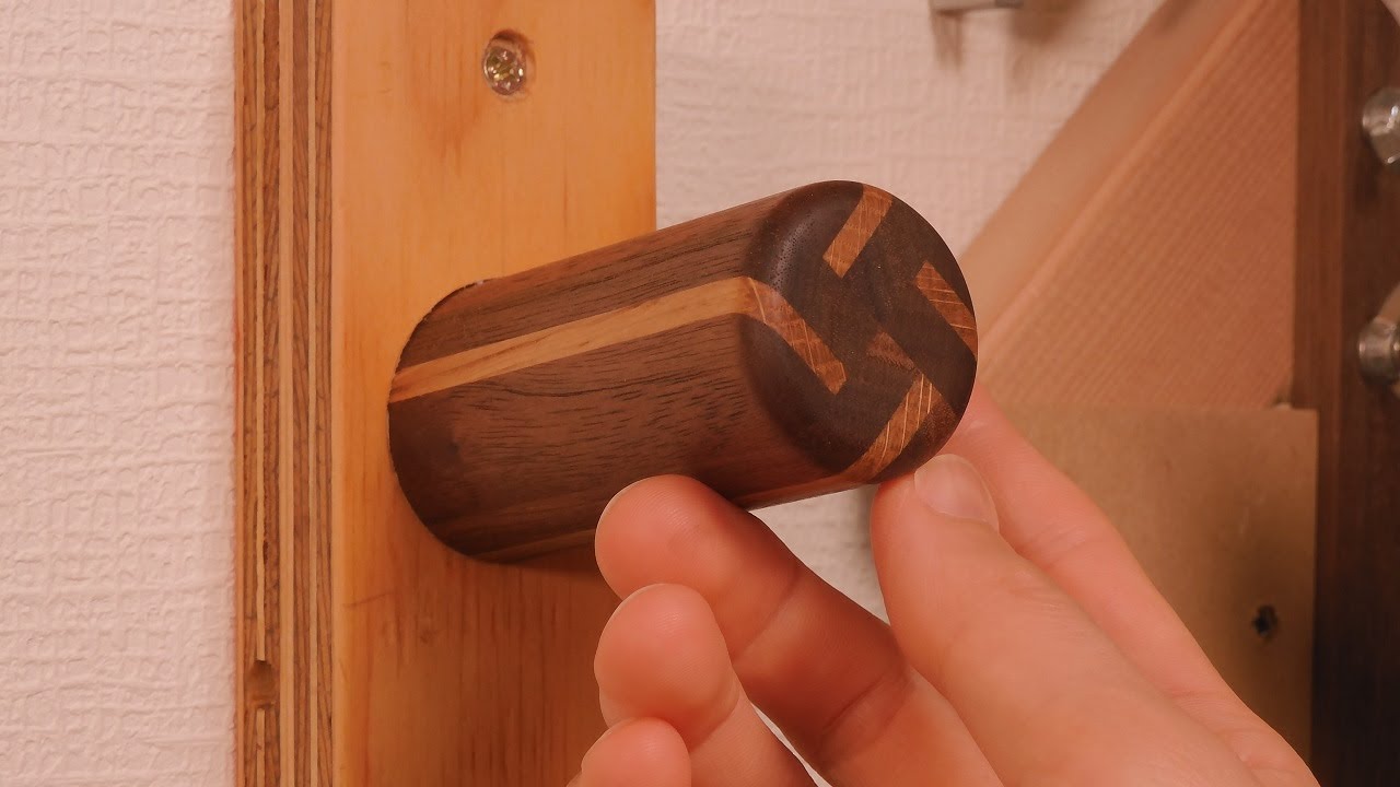 Making a patterned wooden wall hook. / 廃材から壁面フックを自作する