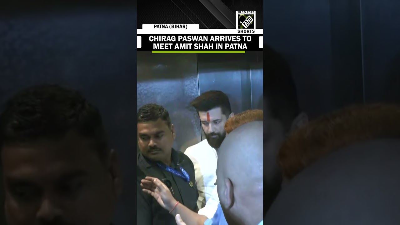 Министр внутренних дел Союза Чираг Пасван прибыл в отель &laquo;Патна&raquo; для встречи с министром внутренн...