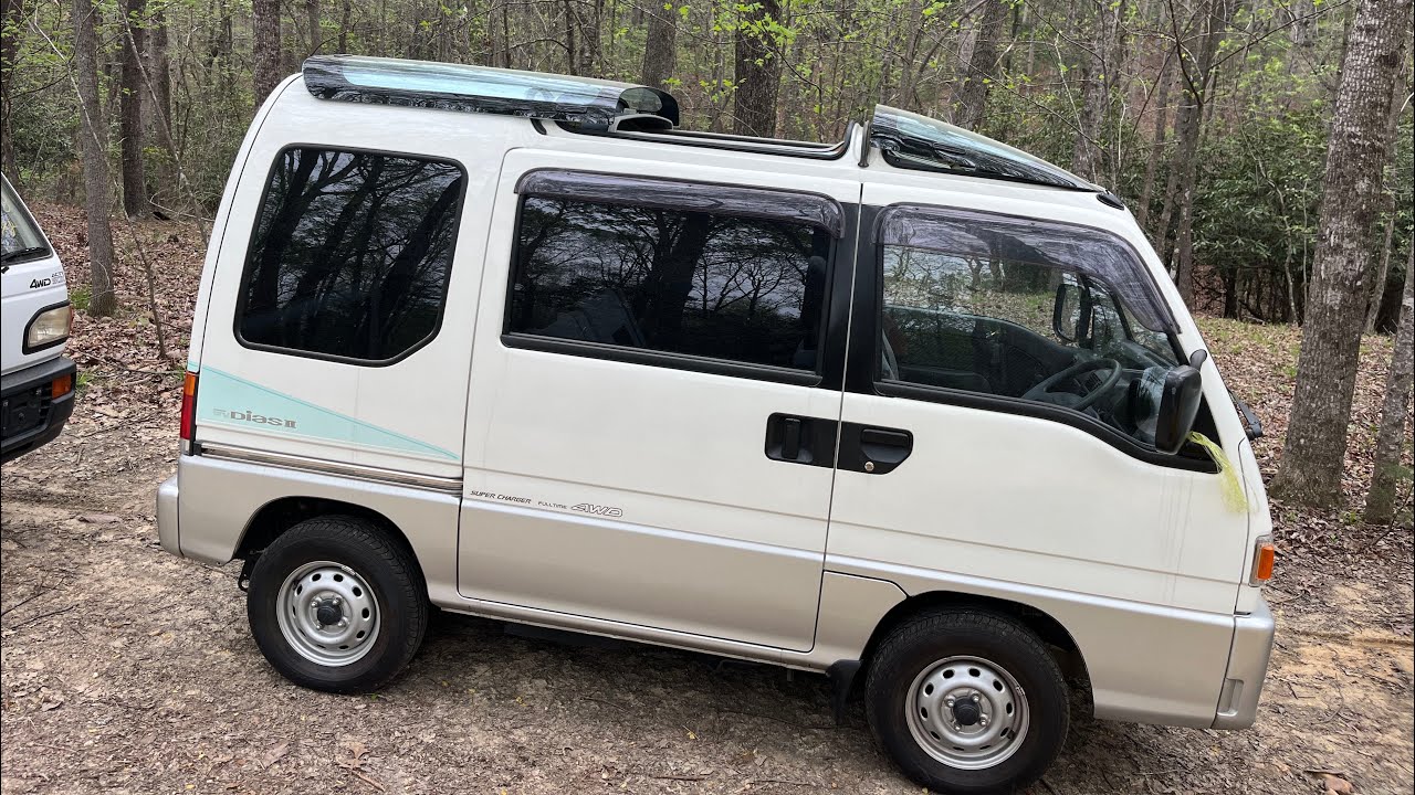 Supercharged/5sp/4x4/Subaru Sambar Crystal Roof/Air Conditioned/Unicorn KEI Van